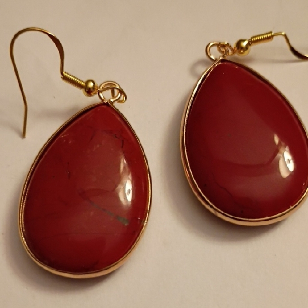 Chic Gold-Trimmed Red Teardrop Earrings